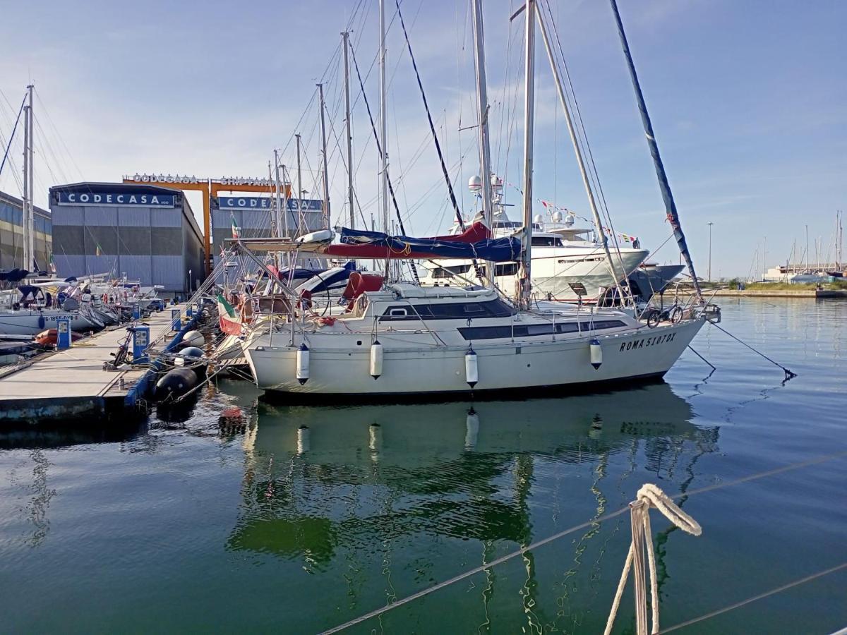 Hotel Bed & Boat Brezza Del Mare Viareggio Esterno foto